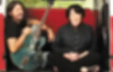 Happy International Mother's Day! Nih, 5 Potret Para Rockstar Bersama Sang Ibu!
