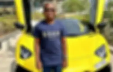 Semringah Dapat Kado Mewah dari sang Ayah, Bocah 10 Tahun Ini Pamer Foto di Depan Mobil Lamborghini Seharga Rp 5 M, Terbongkar Sosoknya yang Bukan Kaleng-kaleng!