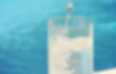 Cuaca Panas Bikin Kita Jadi Sering Minum Es? Waspada Dampaknya! 