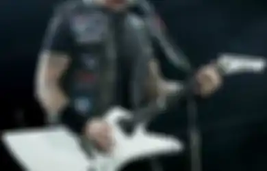 James Hetfield Telepon Fans yang Melahirkan di Konser Metallica