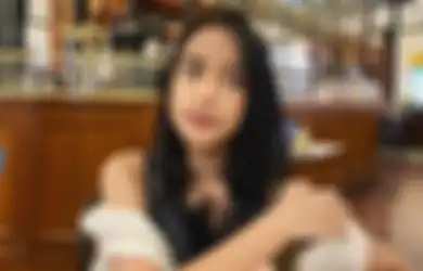 Kaneishia Yusuf Suka Pakai Tas Kecil Tapi Muat Barang Penting!