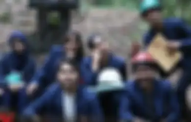 Di Balik Kesuksesan KKN di Desa Penari Jadi Film Terlaris Sepanjang Masa, Mencuat Cerita Merana Figuran yang Dibayar Rp 75 Ribu dan Dilarang Berkedip, Benar?