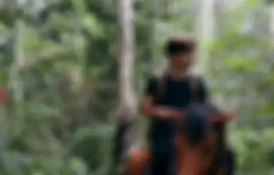 Viral Remaja Tampan Berdarah Prancis Kalimantan yang Tinggal di Hutan Belantara Indonesia, Dijuluki The Real Tarzan