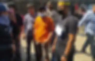 Senyam-senyum saat Rekonstruksi, Otak Pembunuhan Pegawai Dishub Makassar Ternyata Pakai Uang Negara untuk Lancarkan Aksinya, Begini Runyamnya Kasus yang Bermula dari Cinta Segitiga