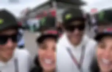 Kepalang Heboh Ketemu Valentino Rossi, Nikita Mirzani Malah Dicuekin Imbas Kelakuannya yang Dinilai Sok Akrab, Ekspresi Tahan Malu Jadi Sorotan!