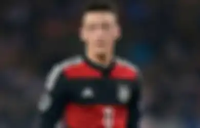 Kunjungi Indonesia, Mesut Ozil Langsung Cobain Rendang Sampai Tempe