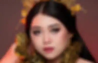 Cosplay Badarawuhi, Clarissa Putri Ketakutan Pegang Ular Asli