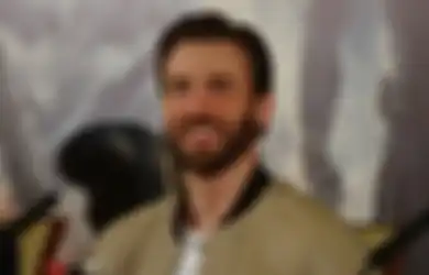 Chris Evans Nggak Sengaja Pukul Wajah Ryan Gosling di Hari Pertama Syuting The Grey Man