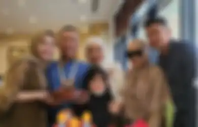 'Alhamdulillah', Ucap Syukur Bisa Wujudkan Impian Ayah Rozak Ultah di Mekkah, Janji Ayu Ting Ting Disorot Hingga Penampilannya Banjir Pujian