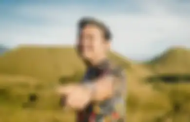 Biodata Artis Denny Caknan, Musisi Asal Ngawi yang Populer Lewat Lagu 'Kartonyono Medot Janji'