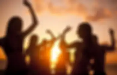 Istri Sengaja Sewa Penari Seksi di Hari Ulang Tahun, Reaksi Suami Jadi Sorotan Tamu Undangan