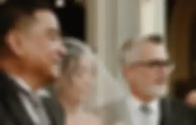 Tampak Akrab saat Berdansa dengan Eva Celia, Sosok Pria Bule Paruh Baya yang Hadir di Acara Pernikahan Anak Sophia Latjuba Curi Perhatian, Siapakah Dia?
