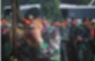 Tinggalkan Markas Bergerak ke Papua, Inilah Profil Yonif Raider 321 Kostrad, Lakukan Tradisi Cium Bendera Perang Sebelum Terjun ke Wilayah Rawan KKB