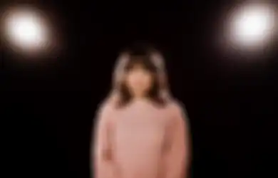 Maria Stefanie Gaungkan Lagu Klasik 'Ave Maria' dengan Musik Orkestra!