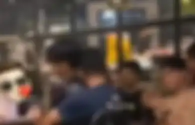 Tak Malu Saling Pangku dan Pelukan Mesra di Publik, Pasangan Sesama Jenis Ini Viral Hingga Buat Geram Pemprov DKI Jakarta, Warga Diminta Laporkan Keberadaan Pelaku!