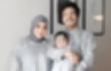 'Jangan, Sakit' Super Protektif Jaga Ameena yang Rewel usai Disuntik, Atta Halilintar Gemas Lihat Tingkah Aurel Hermansyah Lakukan Ini pada Putrinya