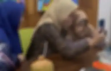 Merinding! Dimandikan Sang Ayah, Jenazah Eril Keluarkan Aroma Begini, Foto Istri Ridwan Kamil Nangis di Pelukan Ibunda Banjir Doa