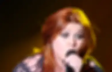 Kelly Clarkson Rilis Cover 'Fake Plastic Trees' Milik Radiohead