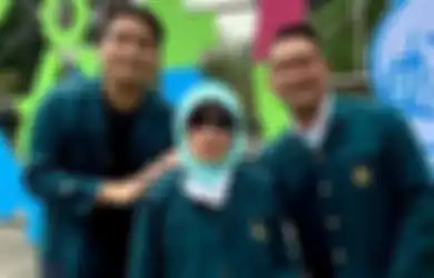 Terlihat Sederhana dan Lawas, Rumah Ibunda Ridwan Kamil Jauh dari Kesan Mewah Meski Anaknya Jadi Pejabat Ternama, Kondisi Dapurnya Bikin Nostalgia!