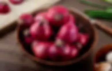 Jangan Kaget Kalau Tubuh Rasakan Hal Tak Terduga Ini, Coba deh Malam Nanti Gosok Bawang Merah ke Leher Belakang Sebelum Tidur