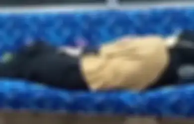 'Emang Punya Nenek Moyang Lu', Viral Video Penumpang KRL Disindir Habis-habisan Gegara Tiduran di Kursi, Terkuak Kondisi Sebenarnya yang Sungguh Tak Disangka-sangka