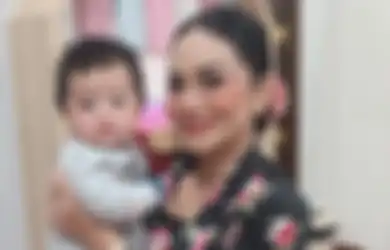 Rela Hapus Make Up Demi Bisa Bermain dengan Sang Cucu, Penampilan Krisdayanti Malah Bikin Netizen Gagal Fokus : Enaknya Dinyanyin sama Diva