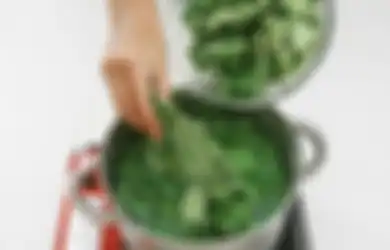 Begini Tips Masak Daun Singkong Agar Tetap Hijau nan Menggugah Selera, Kuncinya Cuma Satu Bahan ini