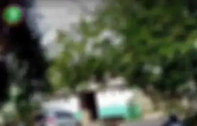 Awalnya Berjalan Lancar, Kurir Paket Ini Justru Alami Hal Tak Terduga Sampai Lokasi Tujuan, 2 Peliharaan Pelanggan Bikinnya Copot Sandal