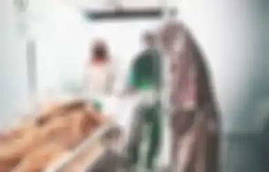Raut Kecemasan Terpancar dari Wajahnya, Oki Setiana Dewi Pilu Kabarkan Sang Ibunda Terbaring Lemah di Ranjang Rumah Sakit, Kakak Ria Ricis Tulis Pesan Begini
