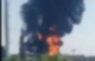 Sementara Dunia Terancam Alami Krisis, Kilang Minyak Rusia Dekat Ukraina Diserang hingga Memicu Ledakan Kebakaran dan Bola Api