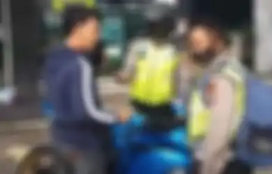 Viral Motor Ditilang di Depan Dealer, Siapa yang Keterlaluan, Polisi atau Pengendara?