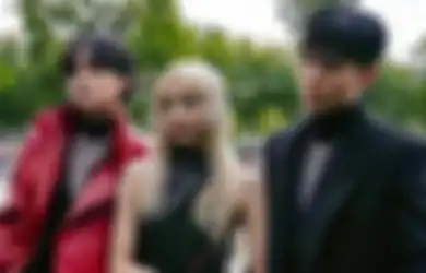 'Peka Banget', Sikap Lisa BLACKPINK yang Lakukan Ini Pada Park Bo Gum Saat Akan Foto Bertiga Bersama V BTS Tuai Pujian