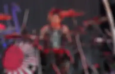Istri Drummer Motley Crue Nge-spill Kejadian Patah Tulang Tommy Lee