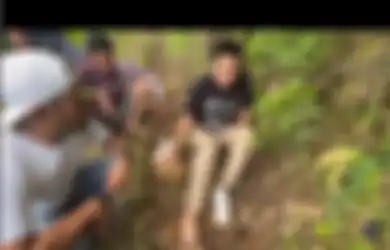Totalitas Tanpa Batas, Baim Wong Rela Terobos Hutan Sampai Nyungsep Demi Bantu Kakek di Malang, Begini Janji Suami Paula Belikan Rumah Baru
