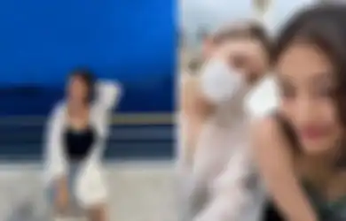Jihyo dan Jeongyeon TWICE Liburan Bareng di Busan Main Air Bareng!
