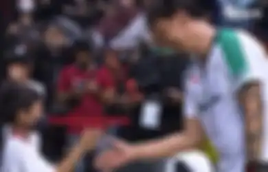 Keluarganya Nyaris Tak Pernah Disorot Kamera, Interaksi Vincent Rompies dengan Putranya Usai Menang Tepok Bulu Curi Perhatian: Selebrasi Manis