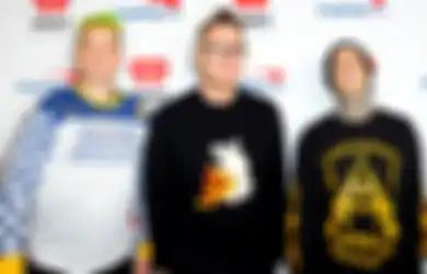 Kolaborasi Bareng Chef Guy Fieri, blink-182 Rilis Merchandise Terbatas