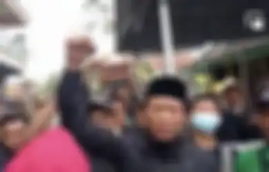 Pantas Warga Ponpes Shiddiqiyyah Sampai Nekat Hadang Polisi, Anak Kiai Jombang Ternyata Punya Kebiasaan Begini, Foto Sosoknya Malah Dipuji-puji
