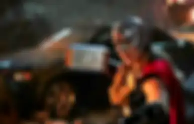 Bukan Varian Thor, Jane Foster Bisa Angkat Palu Mjolnir Karena Ini!
