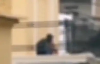 Serasa Dunia Milik Berdua, Dua Sejoli Asyik Memadu Kasih di Area Masjid dan Tak Gubris Orang-orang Sekitar, Videonya Viral
