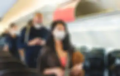 Jangan Buru-buru Lepas Masker Saat di Pesawat, Ini Penjelasannya!