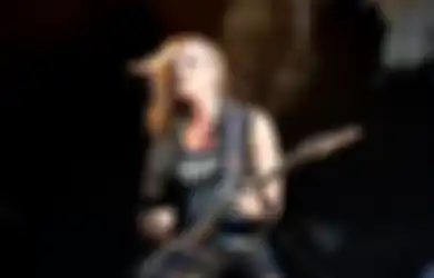 Cabut dari Alice Cooper, Nita Strauss Pilih Jadi Gitaris Demi Lovato!