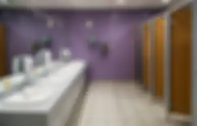 10 Etika di Toilet Umum yang Harus Diketahui. Demi Kenyamanan Bersama!