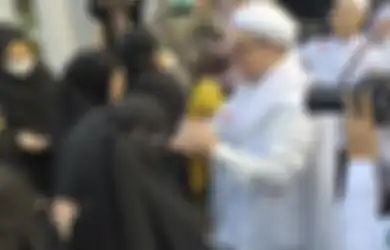 Mendadak Dibebaskan Tanpa Syarat, Rizieq Shihab Malah Sebut Dirinya Tidak Sepenuhnya Bebas Statusnya Berubah Menjadi Tahanan Kota, Mengaku Harus Lakukan Hal Ini Tiap Bulan