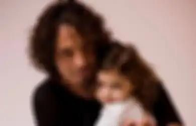 Mengenang Sang Ayah di Ultah Ke-58, Toni Cornell Posting Video Masa Kecil dengan Pesan Menyentuh untuk Chris Cornell