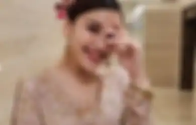 Ayu Ting Ting Lagi Dipepet Pejabat Daerah, Diam-diam Umi Kulsim Nostalgi Momen Umrah Bersama Sosok Bak Isyaratkan Beri Jalin Hubungan dengan Putrinya, Siapa?