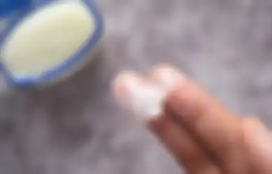 Lancarkan Kunci Pintu hingga Hilangkan Hama, Ini Ragam Manfaat Petroleum Jelly