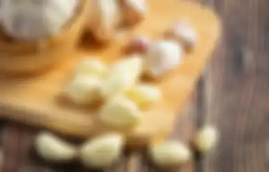 Simak Tips Hidup Menyimpan Bawang Putih Agar Makin Awet, Pakai Wadah Plastik Atau Kantong Kertas?
