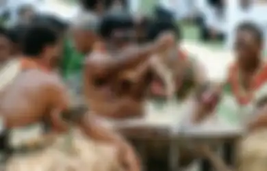 ‘Saya Akan Berbicara, Terima Kasih Telah Mendengarkan Saya’, Ritual Sevusevu, Upacara Penerimaan Tamu di Desa Fiji dengan Pemberian Hadiah pada Kepala Desa dan Minuman Tradisional Ini