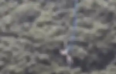 30 Menit Menggantung di Udara, Turis Nyangkut di Ketinggian 168 M saat Bungee Jumping, Terkuak Penyebab di Baliknya Gegara Hal Tak Terduga Ini!